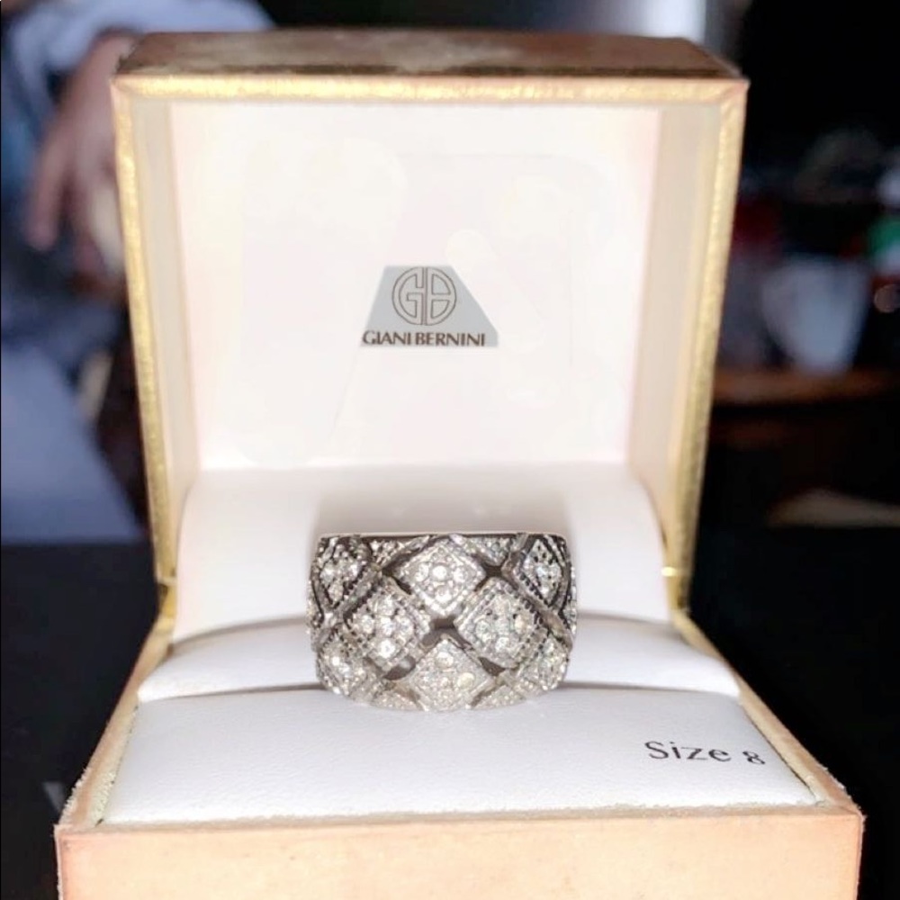 A silver Giani Bernini ring
